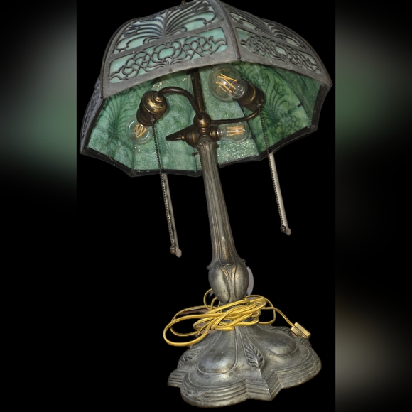 Vintage Bradley & Hubbard Art Nouveau Slag Glass Lamp - Picture 3 of 10